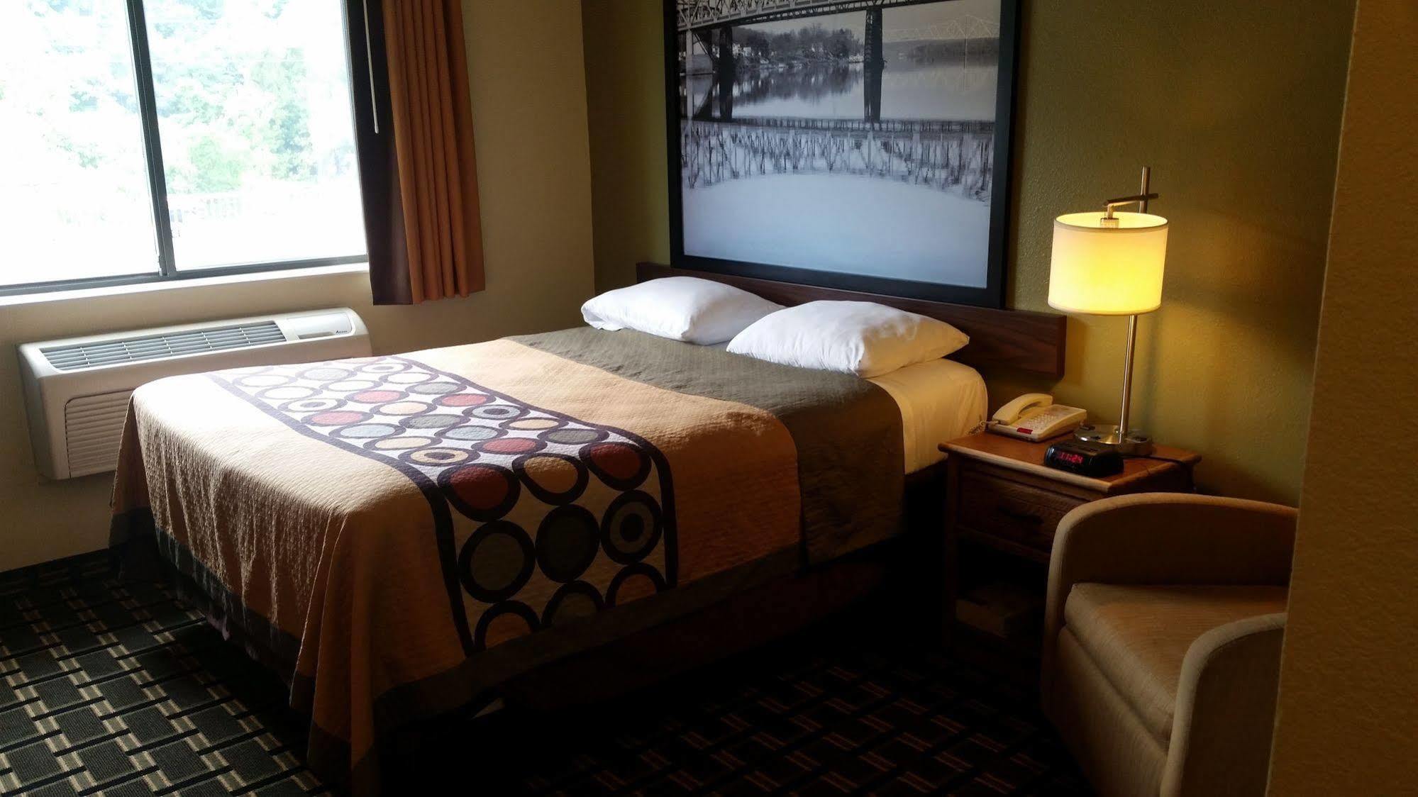 Super 8 By Wyndham Wheeling Wv Hotel Eksteriør billede